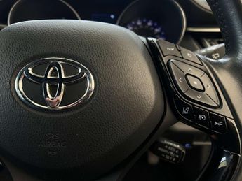 TOYOTA C-HR 1.8 C-HR Design HEV CVT 5dr