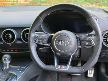 AUDI TT 2.0 TT Black Edition 40 TFSI Semi-Auto 3dr