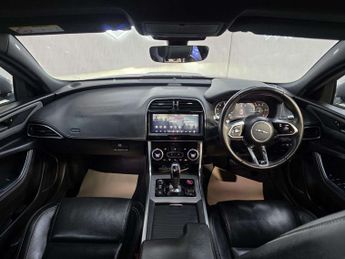 Jaguar XE R-DYNAMIC S