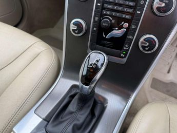 Volvo XC60 2.4 XC60 SE Luxury Nav D5 AWD Auto 4WD 5dr