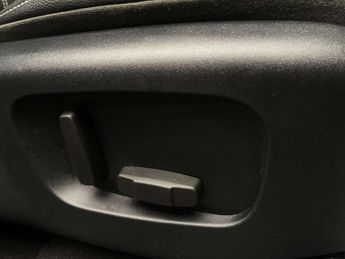 Land Rover RANGE ROVER VELAR 2.0 Range Rover Velar R-Dynamic SE D180 Auto 4WD 5dr