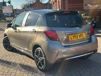 TOYOTA YARIS 1.5 Yaris Design Hybrid VVT-i CVT 5dr