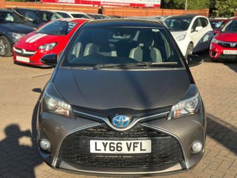 TOYOTA YARIS 1.5 Yaris Design Hybrid VVT-i CVT 5dr