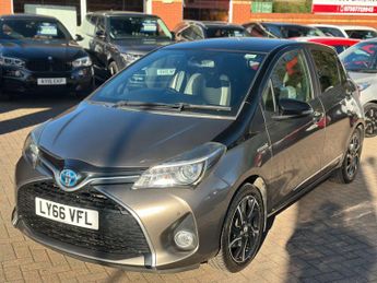TOYOTA YARIS 1.5 Yaris Design Hybrid VVT-i CVT 5dr