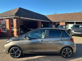 TOYOTA YARIS 1.5 Yaris Design Hybrid VVT-i CVT 5dr