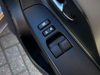 TOYOTA YARIS 1.5 Yaris Design Hybrid VVT-i CVT 5dr