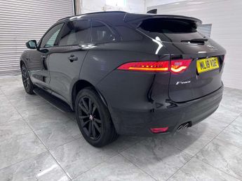 JAGUAR F-PACE 2.0 F-PACE R-Sport AWD D Auto 4WD 5dr