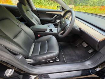 TESLA MODEL 3 Model 3 Standard Range + 4dr