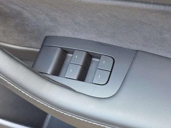 TESLA MODEL 3 Model 3 Standard Range + 4dr