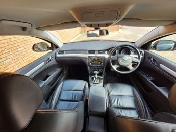 Skoda Superb 2.0 Superb Elegance TDI CR 140 Semi-Auto 5dr