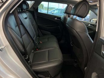 HYUNDAI TUCSON 1.7 Tucson Premium SE Blue Drive 2WD CRDi Semi-Auto 5dr