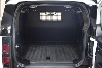 Land Rover DEFENDER 3.0 Defender Hard Top SE D MHEV Auto 4WD 3dr