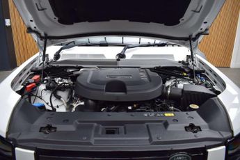 Land Rover DEFENDER 3.0 Defender Hard Top SE D MHEV Auto 4WD 3dr