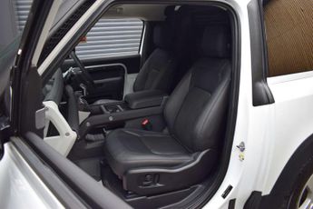 Land Rover DEFENDER 3.0 Defender Hard Top SE D MHEV Auto 4WD 3dr