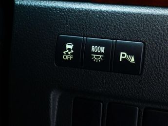 TOYOTA Vellfire 2.4 PETROL AUTO 5dr