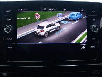 VOLKSWAGEN T-ROC 1.5 TSI R-Line SUV 5dr Petrol DSG Euro 6 (s/s) (150 ps)