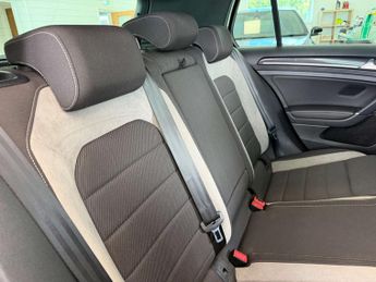 VOLKSWAGEN GOLF 2.0 Golf R DSG 4WD 5dr