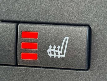 LAND ROVER DISCOVERY 3.0 Discovery HSE SDV6 Auto 4WD 5dr