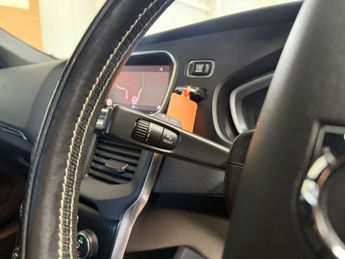 VOLVO V40 1.5 V40 R-Design T3 Auto 5dr