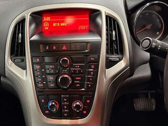 VAUXHALL ASTRA 1.6 Astra Exclusive Auto 5dr