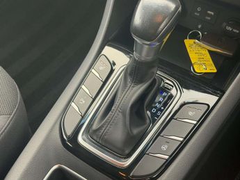 Hyundai IONIQ 1.6 IONIQ Premium FHEV Semi-Auto 5dr