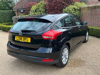 Ford FOCUS 1.6 Focus Titanium Auto 5dr