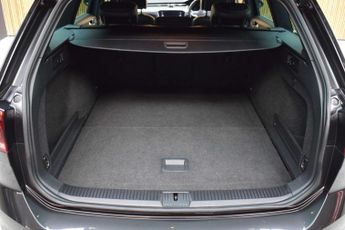 Volkswagen PASSAT 2.0 Passat R-Line TDI Semi-Auto 5dr