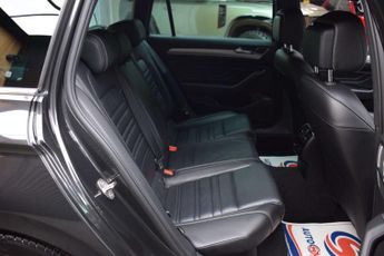 Volkswagen PASSAT 2.0 Passat R-Line TDI Semi-Auto 5dr