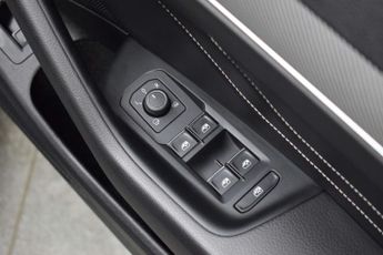 Volkswagen PASSAT 2.0 Passat R-Line TDI Semi-Auto 5dr