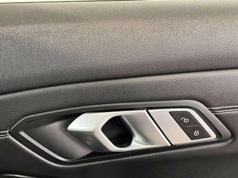 BMW 3 Series 2.0 320d Sport Auto xDrive Euro 6 (s/s) 4dr