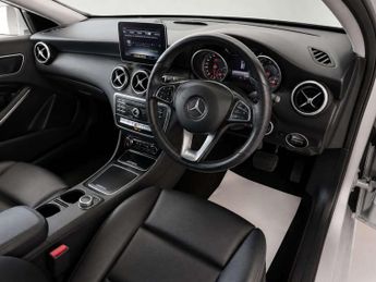 Mercedes-Benz A Class 2.1 A200d Sport (Premium) 7G-DCT Euro 6 (s/s) 5dr