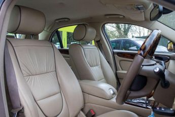 JAGUAR XJ 3.0 XJ6 V6 Auto 4dr