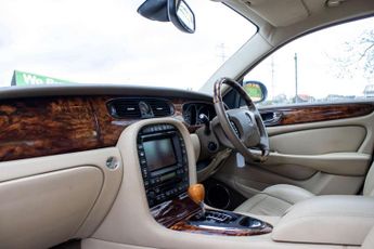 JAGUAR XJ 3.0 XJ6 V6 Auto 4dr