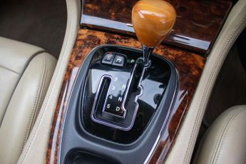 JAGUAR XJ 3.0 XJ6 V6 Auto 4dr