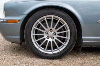 JAGUAR XJ 3.0 XJ6 V6 Auto 4dr