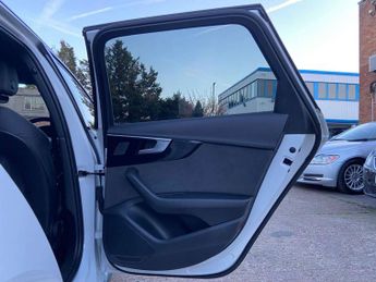 Audi A4 Avant 2.0 TDI 40 Black Edition S Tronic quattro Euro 6 (s/s) 5dr