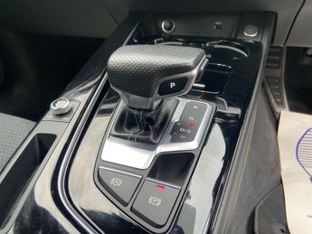 Audi A4 Avant 2.0 TDI 40 Black Edition S Tronic quattro Euro 6 (s/s) 5dr