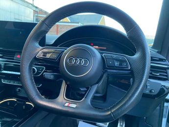 Audi A4 Avant 2.0 TDI 40 Black Edition S Tronic quattro Euro 6 (s/s) 5dr