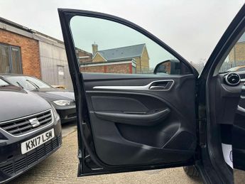 MG MG ZS 72.6kWh Trophy Long Range Auto 5dr