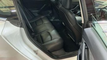TESLA MODEL 3 Model 3 Standard Range + 4dr