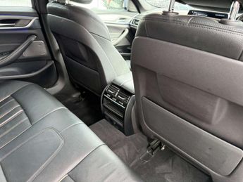 BMW 5 SERIES 2.0 520d xDrive M Sport Auto 4WD 5dr