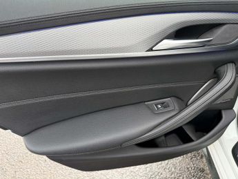 BMW 5 SERIES 2.0 520d xDrive M Sport Auto 4WD 5dr