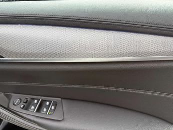 BMW 5 SERIES 2.0 520d xDrive M Sport Auto 4WD 5dr