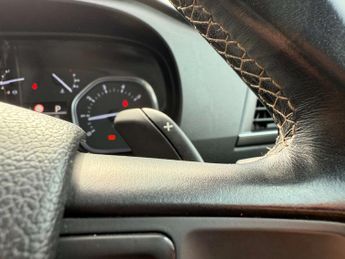 PEUGEOT TRAVELLER 2.0 Traveller Allure Compact Blue HDi Auto 5dr