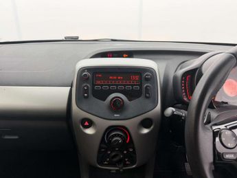 TOYOTA AYGO 1.0 Aygo X-Play VVT-i CVT 5dr