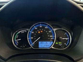 TOYOTA YARIS 1.5 Yaris Design Hybrid VVT-i CVT 5dr