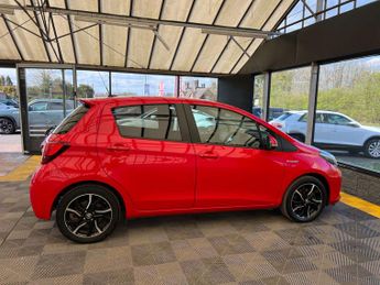 TOYOTA YARIS 1.5 Yaris Design Hybrid VVT-i CVT 5dr