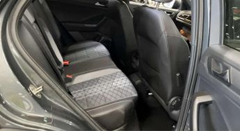 Volkswagen T-Roc 1.5 T-Roc R-Line TSI Semi-Auto 5dr