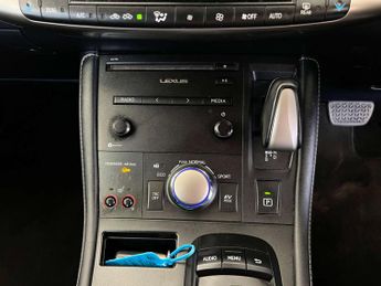 LEXUS CT 1.8 CT 200h CVT 5dr
