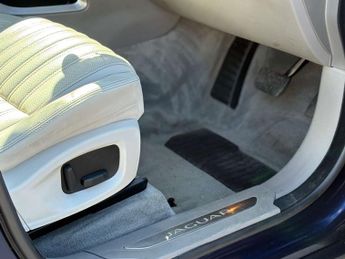 Jaguar F-PACE 2.0 F-PACE Portfolio AWD D Auto 4WD 5dr